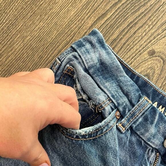 American Eagle Curvy Mom Jeans High-Rise Strigid Denim Medium Wash Blue Size 6 - Picture 11 of 12